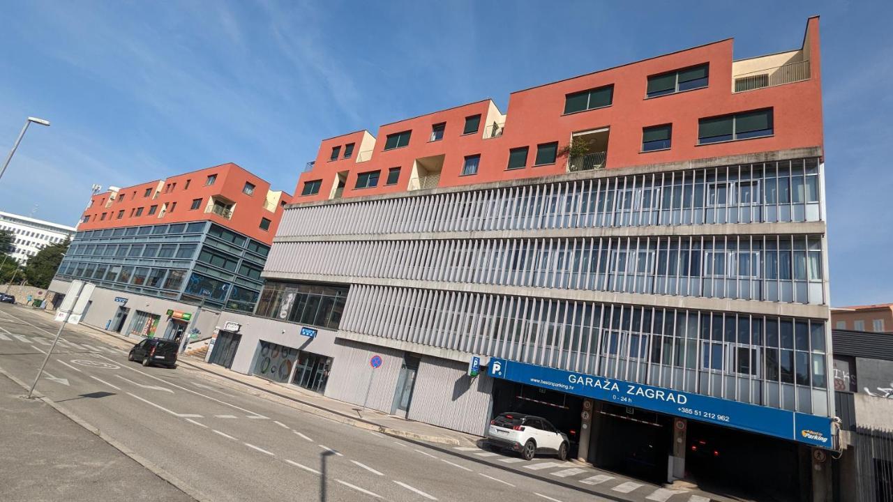 Downtown Fiume, Underground Garage Within The Property Exterior foto