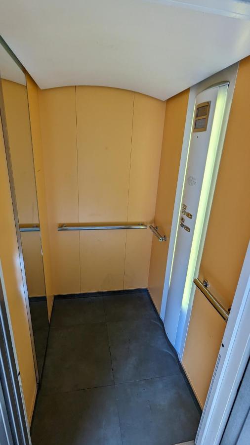 Downtown Fiume, Underground Garage Within The Property Exterior foto