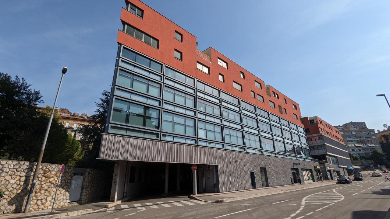 Downtown Fiume, Underground Garage Within The Property Exterior foto