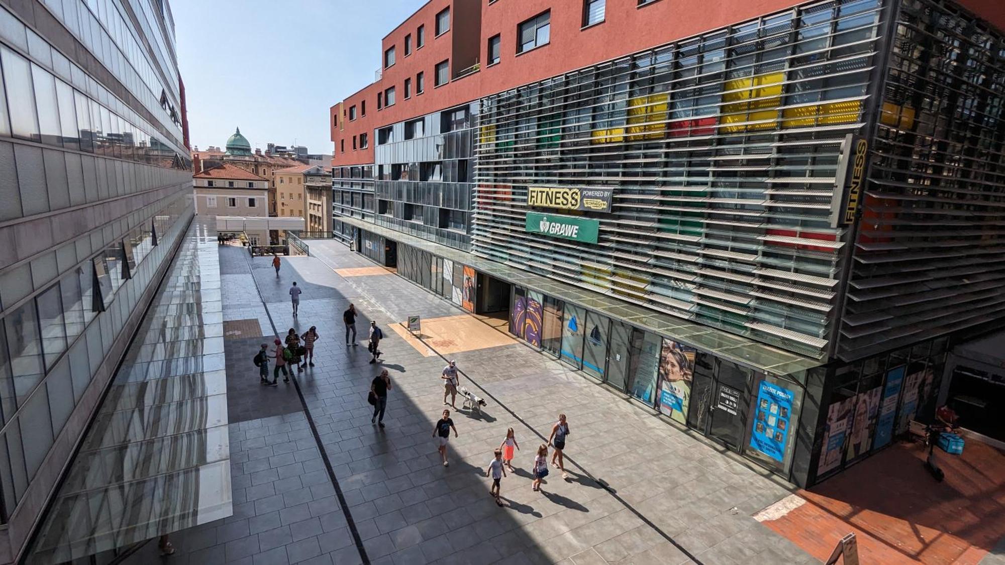 Downtown Fiume, Underground Garage Within The Property Exterior foto